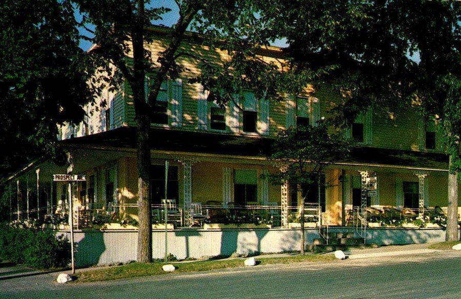 Northway Hotel (Northway Inn) - Vintage Postcard (newer photo)